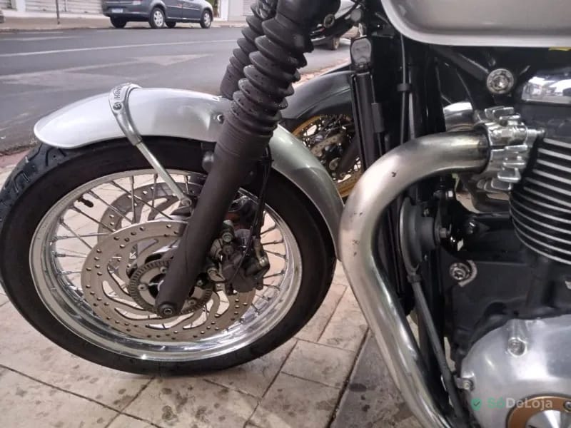 Triumph Bonneville T120 1200 Custom — foto 3