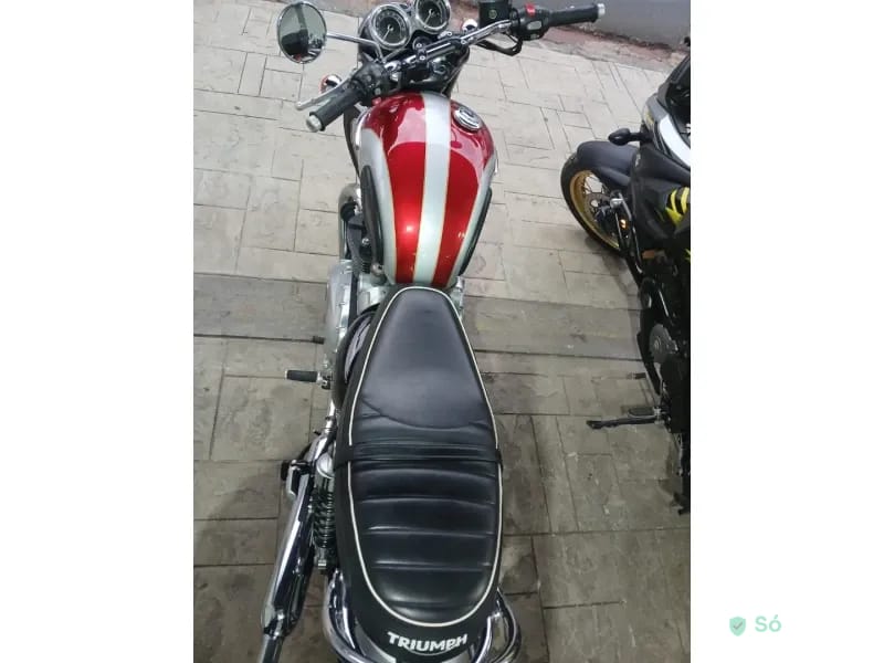 Triumph Bonneville T120 1200 Custom — foto 12