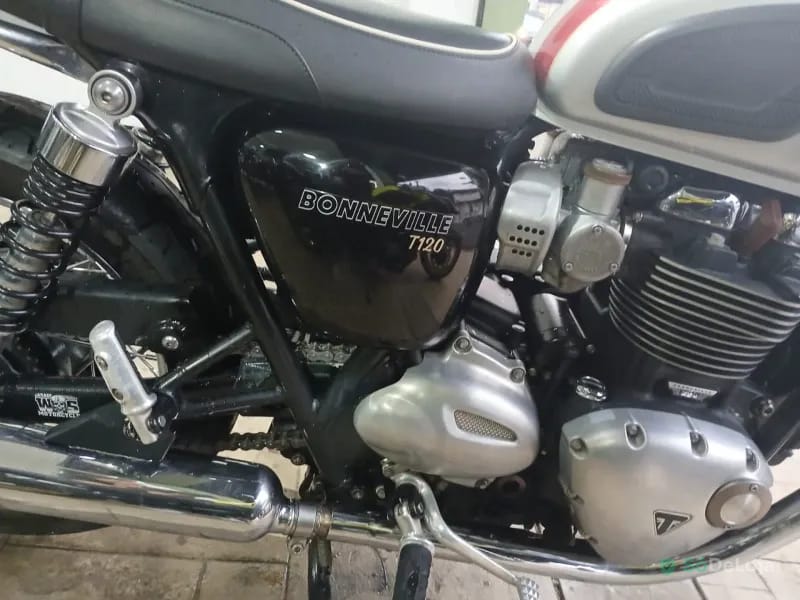 Triumph Bonneville T120 1200 Custom — foto 7